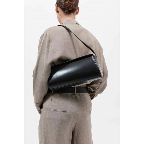 NEW ST. AGNI women's east west baguette bag in black - Picture 5 of 6